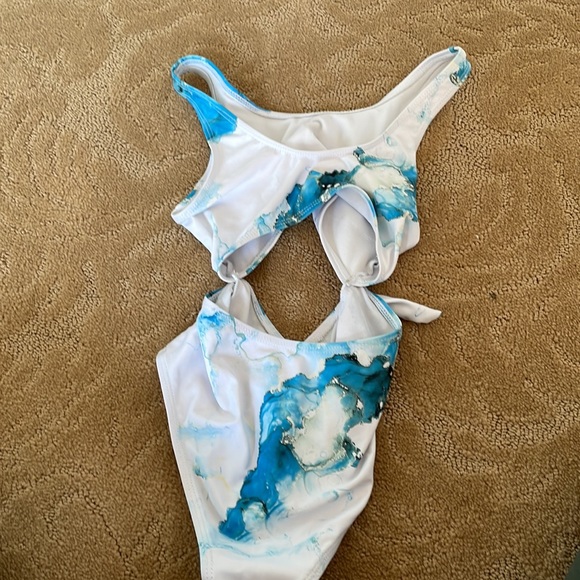 8 year old girl swimsuit - Picture 2 of 2